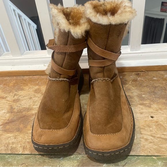 Cabela’s Crescent Ridge Short Shearling Boot Size 10 Winter Tan Brown suede EUC - Picture 1 of 9